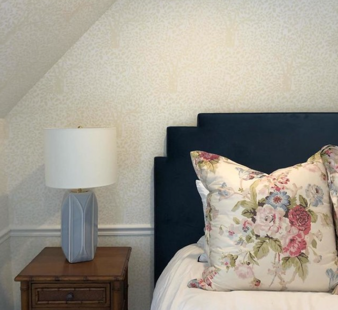 Carmilla Medium Table Lamp