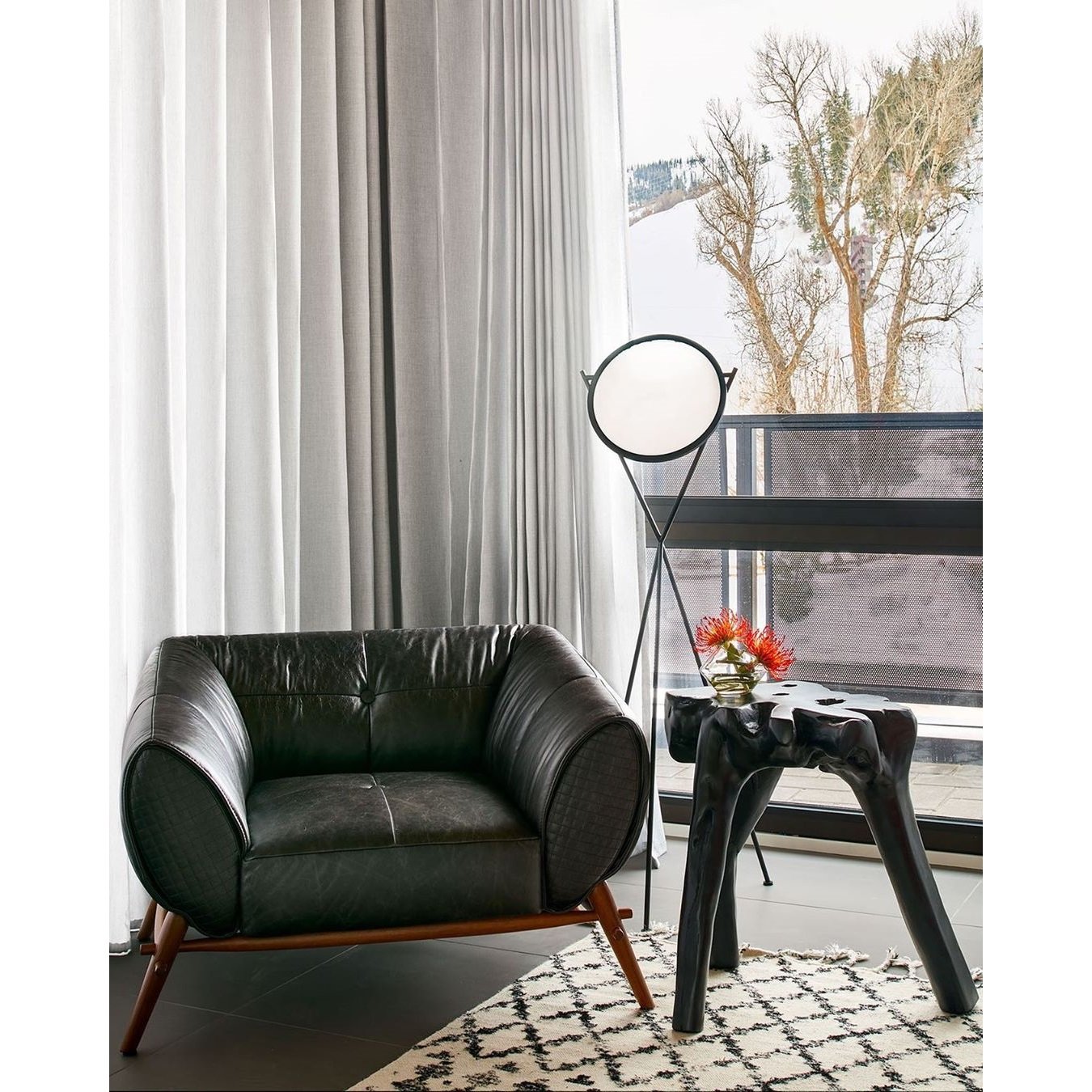 Dot Stance 13" Rotating Floor Lamp in Matte Black