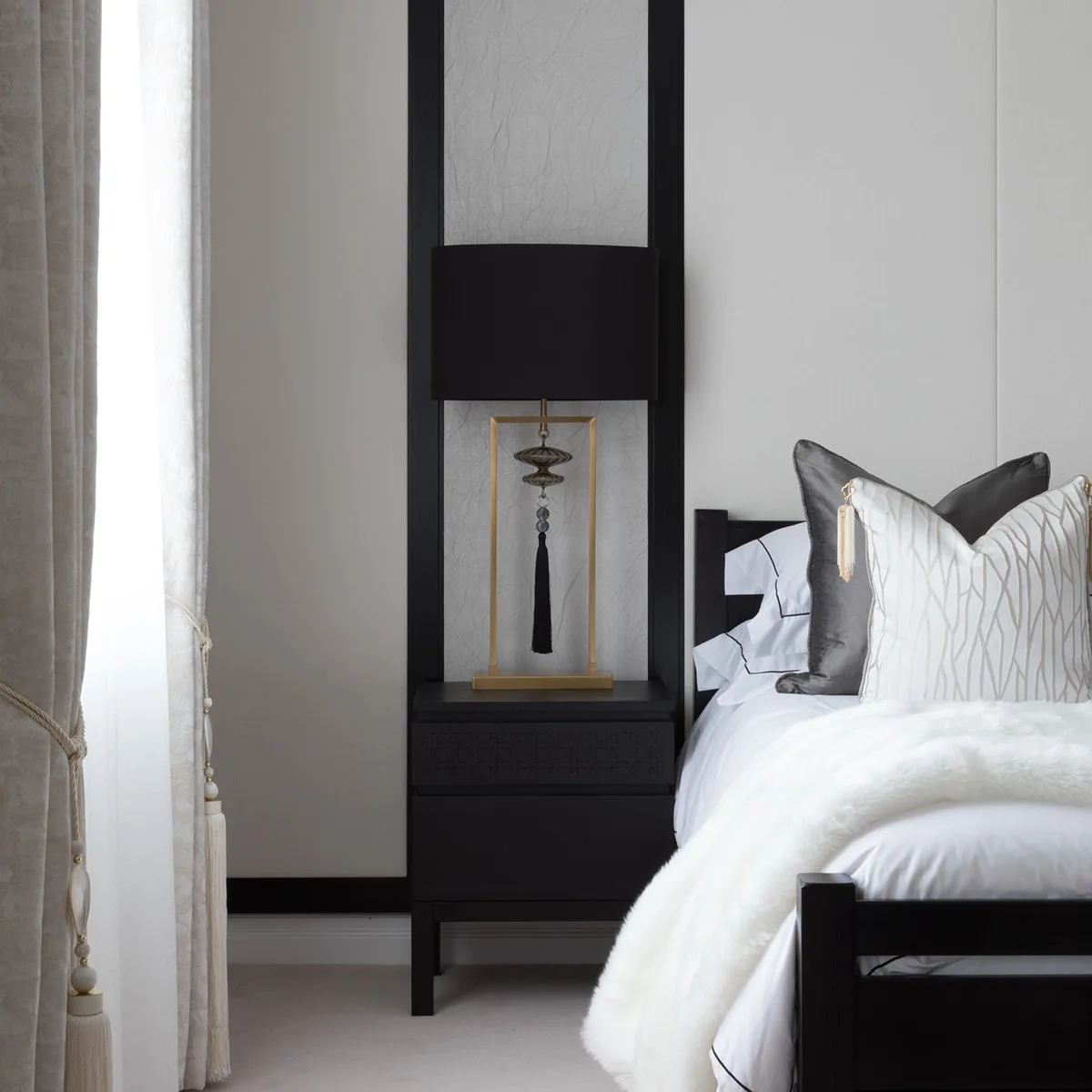 Constance table lamp