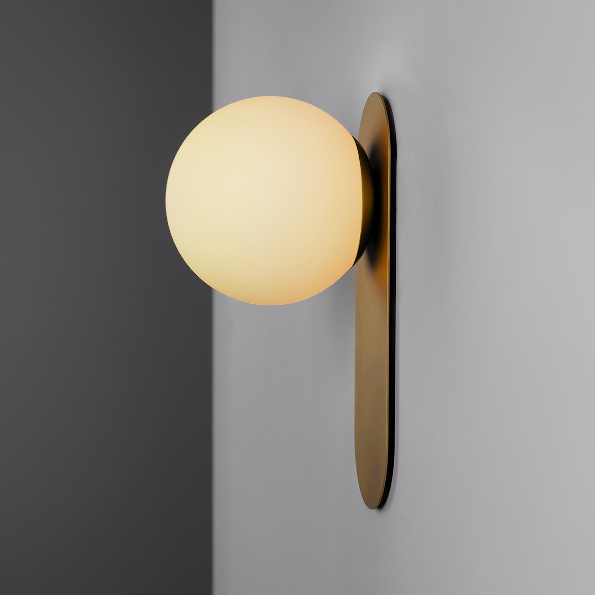 Adrion wall light