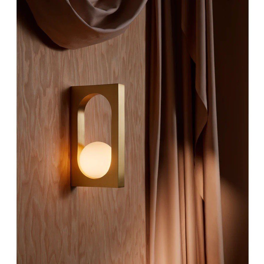Mythos wall sconce