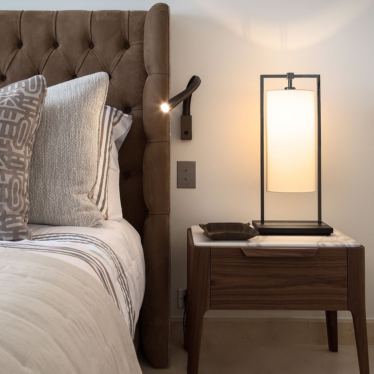 Flexiled wall with switch