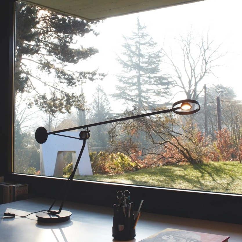 Aaro Table